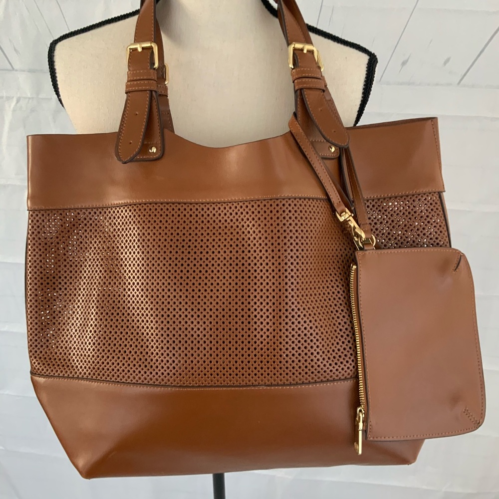 Vince Camuto Beautiful show stopper tote!
